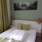 Отель Karolinger Дюссельдорф
