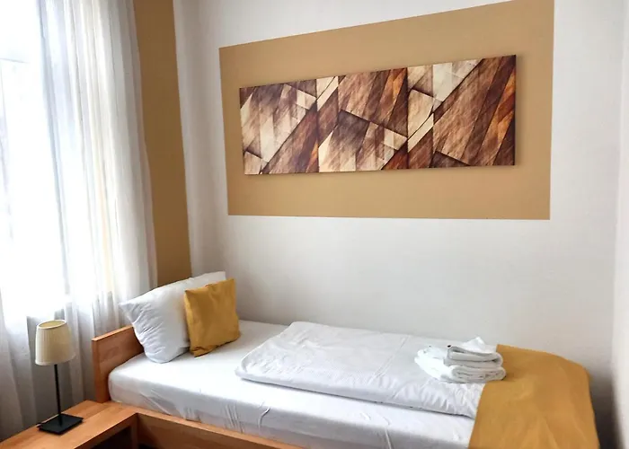 Karolinger 2* Düsseldorf