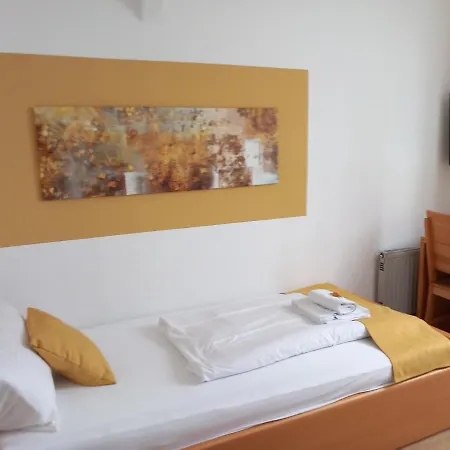 Hotel Karolinger - Self Check-in 2*